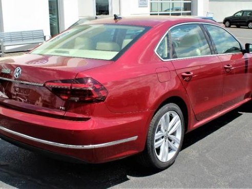 2018 Volkswagen Passat 2.0T SE w/Technology Fortana Red Metallic, Lawrence, MA