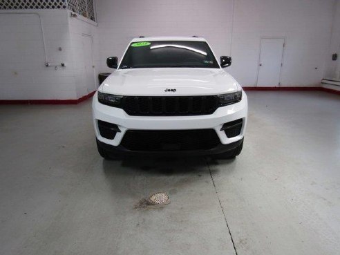 2023 Jeep Grand Cherokee Altitude Bright White Clearcoat, Beaverdale, PA