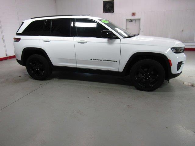 2023 Jeep Grand Cherokee Altitude Bright White Clearcoat, Beaverdale, PA