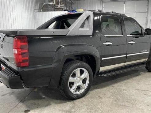 2011 Chevrolet Avalanche LTZ Sport Utility Pickup 4D 5 1-4 ft Black, Sioux Falls, SD