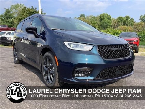 2024 Chrysler Pacifica Touring L , Johnstown, PA