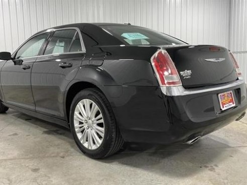 2014 Chrysler 300-Series 300 Sedan 4D Black, Sioux Falls, SD