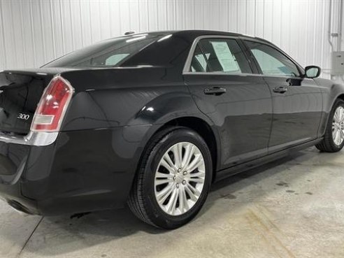 2014 Chrysler 300-Series 300 Sedan 4D Black, Sioux Falls, SD