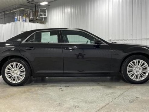 2014 Chrysler 300-Series 300 Sedan 4D Black, Sioux Falls, SD