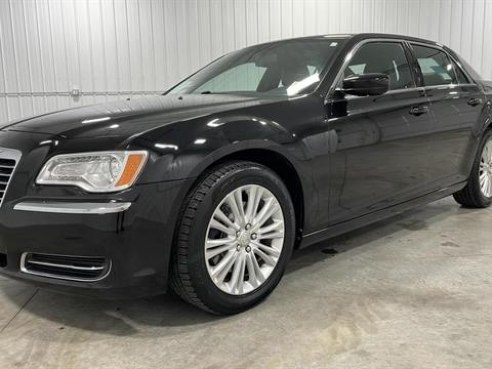 2014 Chrysler 300-Series 300 Sedan 4D Black, Sioux Falls, SD