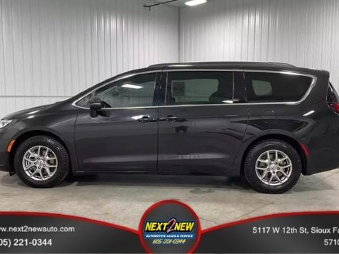 2021 Chrysler Pacifica Touring Minivan 4D Black, Sioux Falls, SD