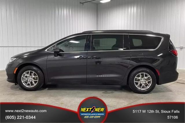 2021 Chrysler Pacifica Touring Minivan 4D Black, Sioux Falls, SD