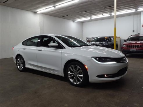 2015 Chrysler 200 S White, Johnstown, PA