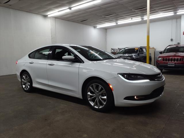 2015 Chrysler 200 S White, Johnstown, PA